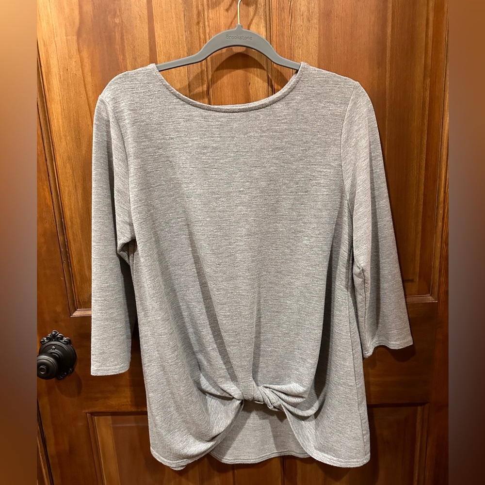 Stylish Gray Top by Thyme & Honey - Med